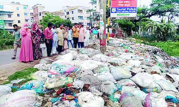 বর্জ্য ব্যবস্থাপনার অভাবে মহাদুর্ভোগে উখিয়াবাসী