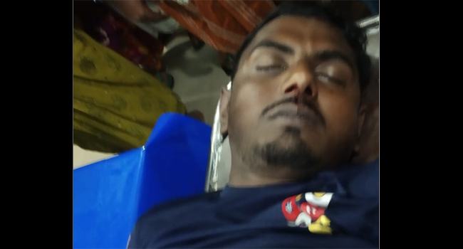 যশোরে ট্রাকচাপায় হেলপার নিহত