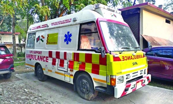 অবহেলায় পড়ে আছে ভারতের উপহারের আইসিইউ অ্যাম্বুলেন্স