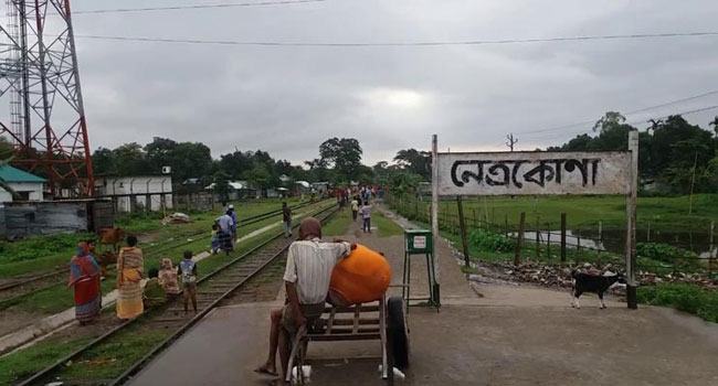 পুকুরে ভাসছিল কিশোরীর লাশ