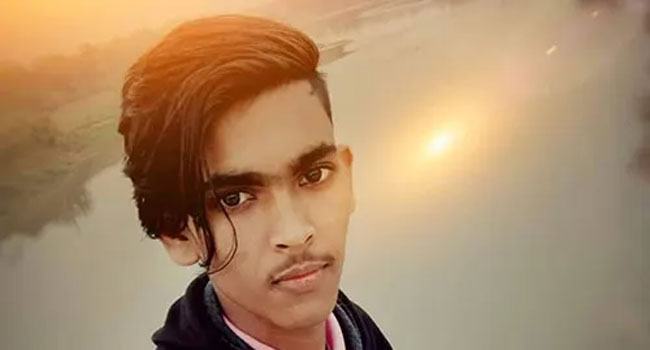 সীতাকুণ্ডের আগুন : লাইভ করা নয়নের বাড়িতে চলছে মাতম