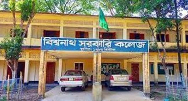 কলেজ ক্যাম্পাসে টিকটক, শিক্ষার্থী বহিষ্কার