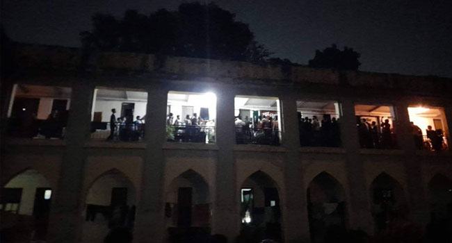 ঢাবির এসএম হলে সিট দখল নিয়ে ছাত্রলীগের দুই গ্রুপে সংঘর্ষ