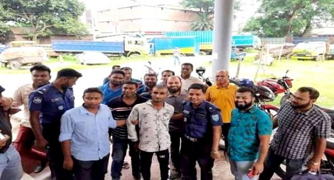হাতকড়াসহ পুলিশভ্যান থেকে পালানো আসামি গ্রেফতার