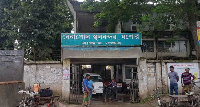 বেনাপোল বন্দরে বুধবার থেকে কর্মবিরতি ঘোষণা