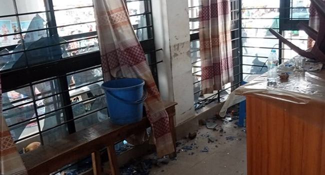 জুরাইনে মোটরসাইকেল আটকের জেরে হামলায় ৩ পুলিশ সদস্য আহত