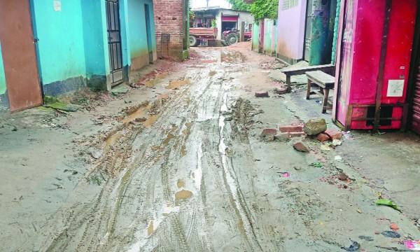 ভালুকার টিঅ্যান্ডটি সড়কের কাজ ৩ বছরেও শেষ হয়নি