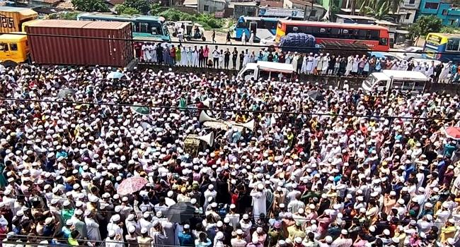 ‘আল্লাহু আকবার’ ধ্বনিতে প্রকম্পিত নারায়ণগঞ্জ