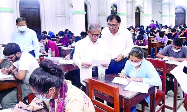 ঢাবির ‘ক’ ইউনিটের ভর্তি পরীক্ষা অনুষ্ঠিত আজ ‘ঘ’ ইউনিটের পরীক্ষা