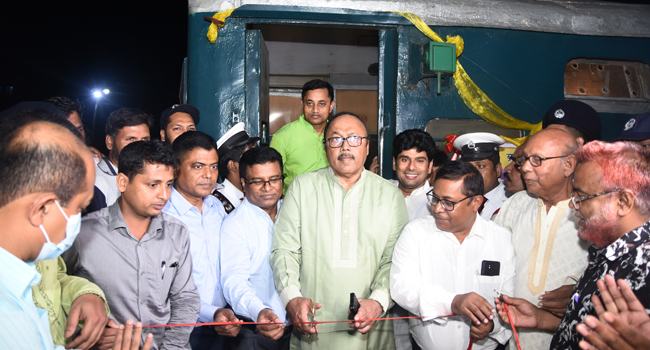 চাঁপাই-রাজশাহী-ঢাকা রুটে ম্যাংগো স্পেশাল ট্রেনের উদ্বোধন