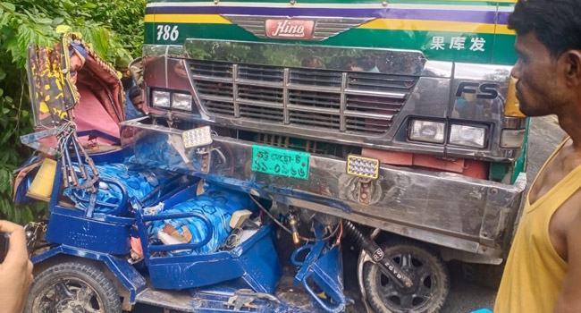 মিসরাইয়ে ট্রাকচাপায় রিকশার ২ যাত্রী নিহত, আহত ২