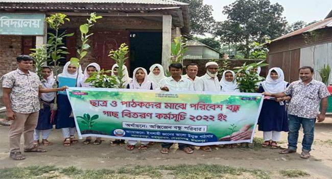 দেওয়ানগঞ্জে ৫টি বিদ্যালয়ে ‘অক্সিজেন বন্ধু পরিবার’র গাছ বিতরণ
