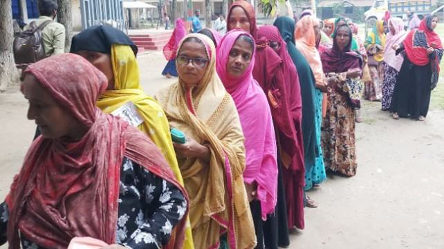টাঙ্গাইলে ১৮ ইউপির ৭টিতেই নৌকার ভরাডুবি
