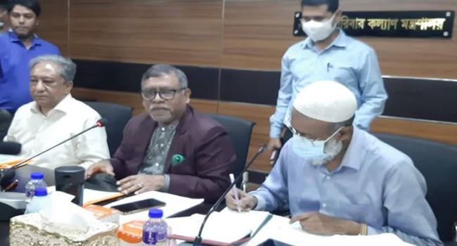 যারা বুস্টার ডোজ নেননি, শিগগির নিন : স্বাস্থ্যমন্ত্রী