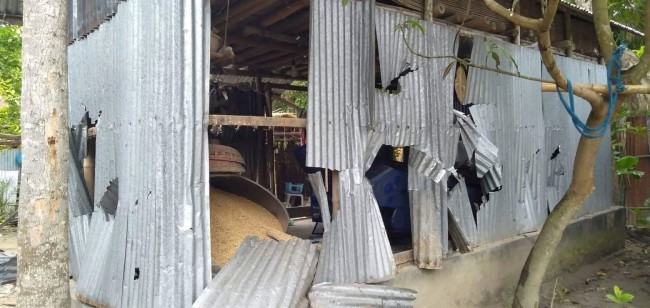 সালথায় সংঘর্ষে আহত ২০, বাড়িঘর ভাঙচুর