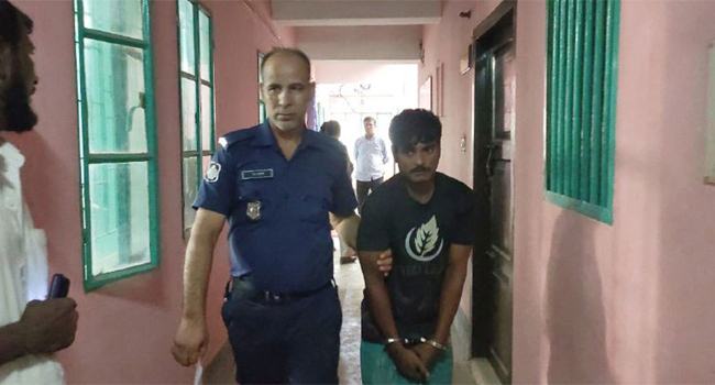 নোয়াখালীতে মোটরসাইকেল দুর্ঘটনায় গৃহবধূ নিহত