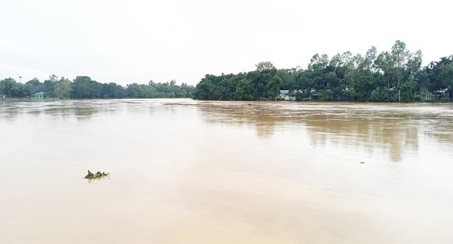 ভারি বর্ষণ ও পাহাড়ি ঢলে নদীর পাড় ভেঙে ৬ ইউনিয়ন প্লাবিত