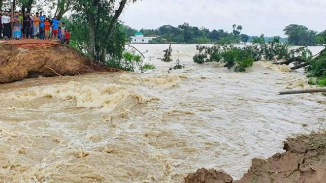 পাহাড়ি ঢলে বাঁধ ভেঙে আখাউড়ার নিম্নাঞ্চল প্লাবিত