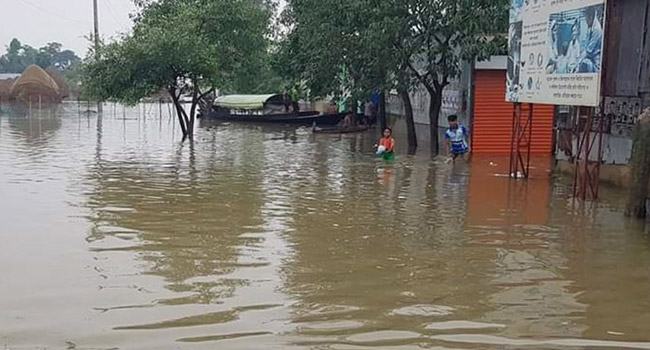 বন্যার পানি অপসারণে প্রয়োজনে রাস্তা কেটে ফেলার নির্দেশ