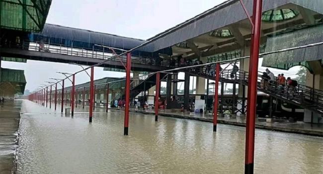 বিমানের পর এবার সিলেটের সাথে রেল যোগাযোগও বন্ধ