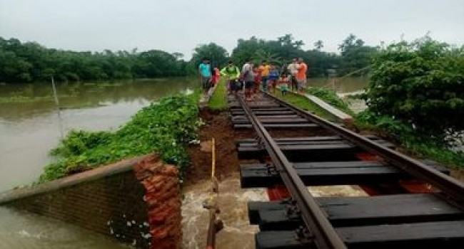 ভয়াবহ বন্যায় নেত্রকোনায় রেল যোগাযোগ বন্ধ
