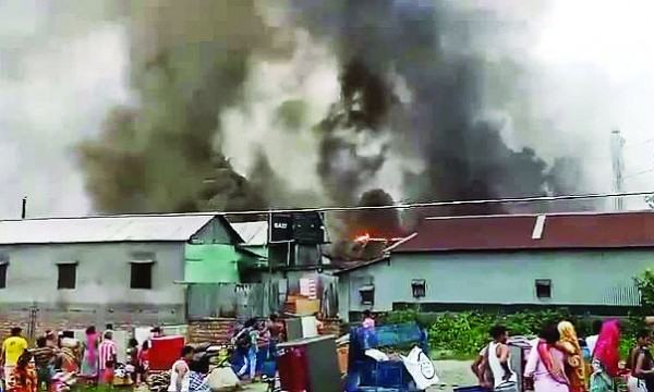 কালিয়াকৈরে অগ্নিকাণ্ডে পুড়ে গেছে ৩৭ ঘর