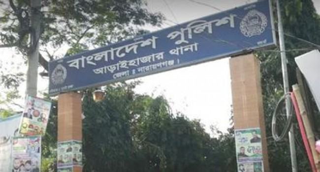 পরকীয়া প্রেমিকের সাথে স্ত্রীর চলে যাওয়ার খবরে থানার সামনে যুবকের আত্মহত্যার চেষ্টা