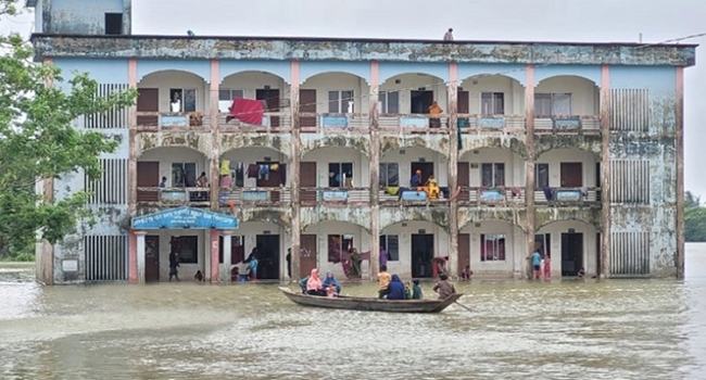 ঠাঁই হচ্ছে না আশ্রয় কেন্দ্রে