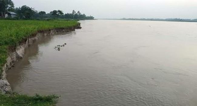 ইসলামপুরে ব্রহ্মপুত্রে ভাঙন, মারাত্মক দুর্ভোগে এলাকাবাসী