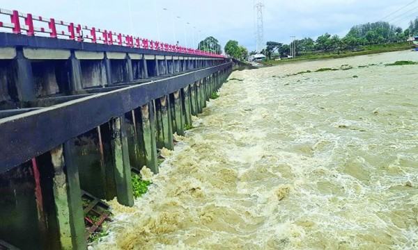 খুলে দেয়া হলো মুহুরী প্রকল্পের ৪০ গেট