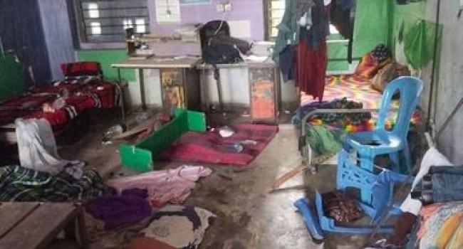 কুষ্টিয়া পলিটেকনিকে বান্ধবীর গায়ে কাদা লাগায় মারামারি-ভাঙচুর, হল বন্ধ ঘোষণা