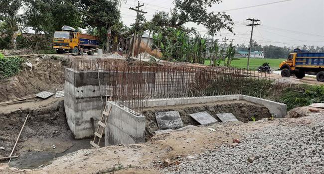 ধুনটে নির্মাণাধীন সেতুর সার্টার ভেঙে শ্রমিক নিহত