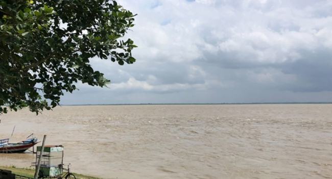 উজানের ঢলে রাজশাহীতে ফুঁসে উঠছে পদ্মা, বাড়ছে আতঙ্ক