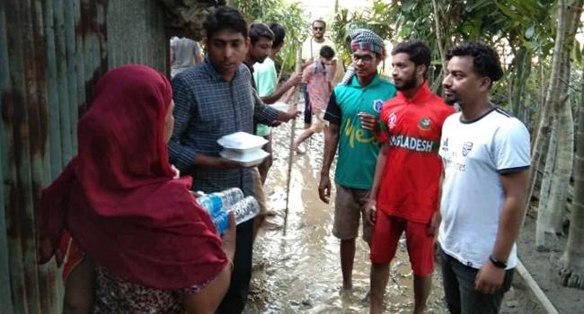 সুনামগঞ্জে বন্যার্তদের পাশে ঢাকা কলেজের আনজির
