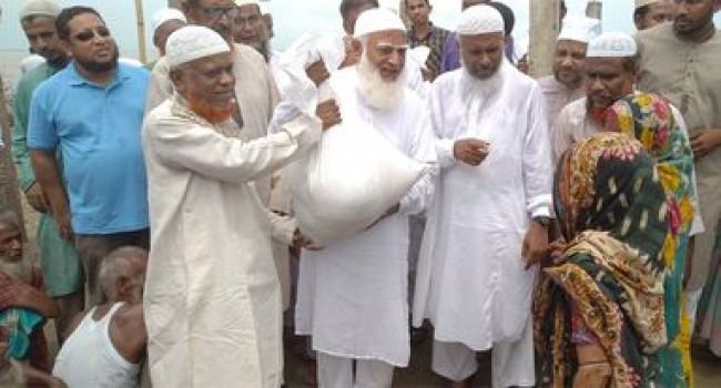জামালপুরে ত্রাণ বিতরণে জামায়াতের আমির ডা: শফিকুর রহমান