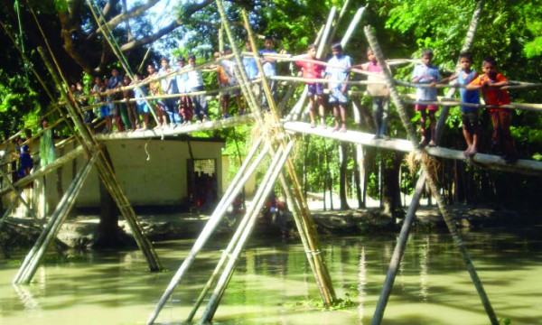 ইন্দুরকানীতে ১৫ বছরেও নির্মাণ হয়নি ক্ষতিগ্রস্ত ১২ সেতু