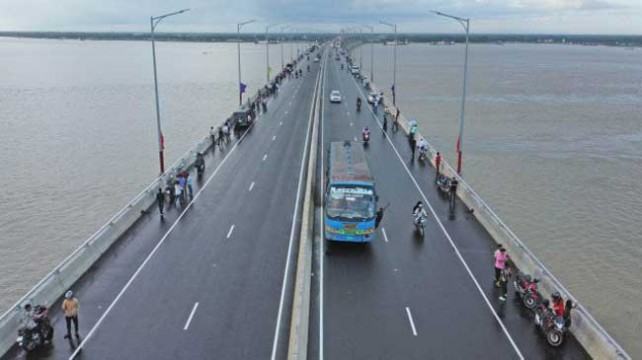 ২৪ ঘণ্টায় ৫১ হাজার গাড়ি পারাপার, টোল আদায় ২ কোটি টাকা