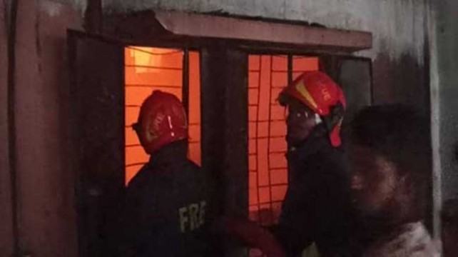 রাজধানীতে জুতার কারখানায় আগুন
