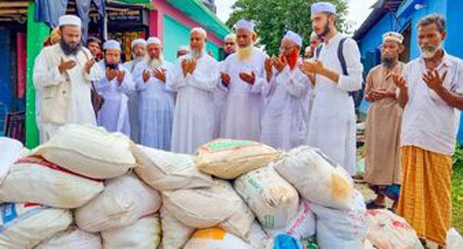 সুনামগঞ্জে হেফাজত মহাসচিবের ত্রাণ বিতরণ