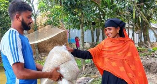 নয়া দিগন্তে সংবাদ প্রকাশের পর সুলতাননগরে হিউম্যানিটি অর্গানাইজেশনের ত্রাণ সহায়তা