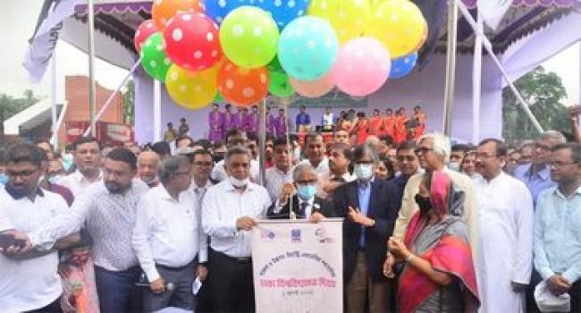 উৎসবমুখর পরিবেশে ঢাকা বিশ্ববিদ্যালয় দিবস উদযাপন