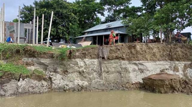 ধলেশ্বরী নদী পাড়ের মানুষের কান্না থামছেই না