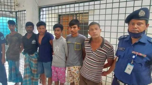 ডাকাতির প্রস্তুতিকালে অস্ত্রসহ ৬ ডাকাত গ্রেফতার