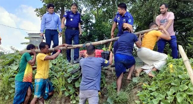 অবৈধভাবে মাটি উত্তোলন, মুরাদনগরে ৯ ড্রেজার মেশিন ধ্বংস