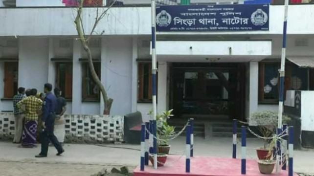 সিংড়ায় মসজিদের ভেতরে মুয়াজ্জিনকে মারধর, আটক ২