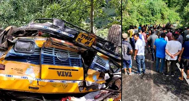 ভারতে বাস খাদে পড়ে নিহত অন্তত ১৬