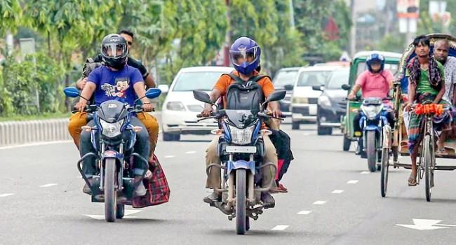 মহাসড়কে মোটরসাইকেল বন্ধ : বাস মালিকদের দায়ী করছেন বাইকাররা