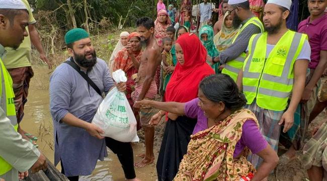 বন্যার্তদের পাশে শায়খ আহমাদ বিন ইউসুফ আযহারী