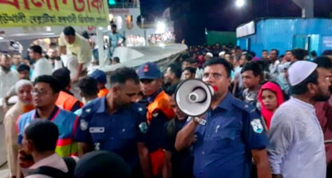 চাঁদপুর লঞ্চঘাটে ঘরমুখো মানুষের উপচেপড়া ভিড়