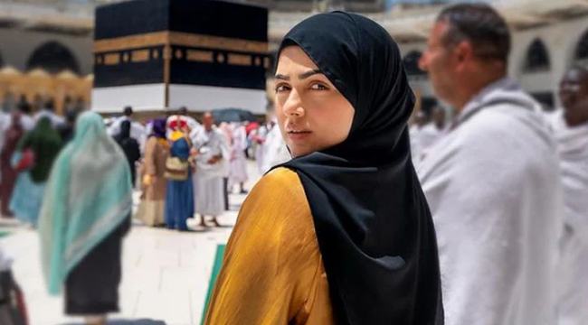 জীবনের প্রথম হজ নিয়ে যা জানালেন উচ্ছ্বসিত সানা খান (ভিডিও)